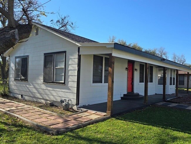 Photo - 305 N 5th St