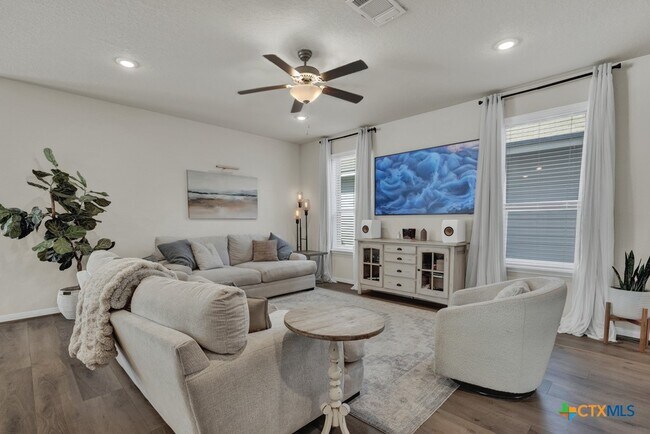 Photo - 816 Windflower