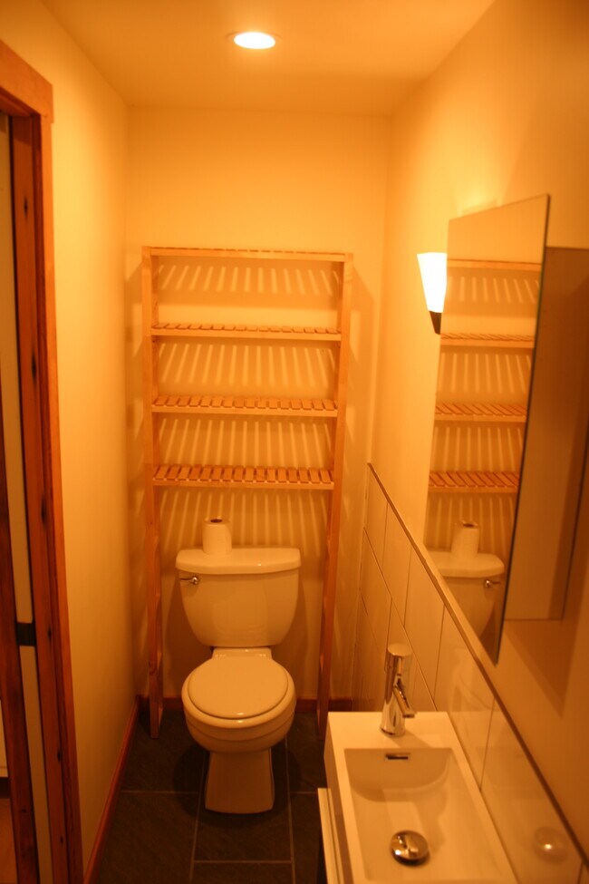 Photo - 302 Fir St NE