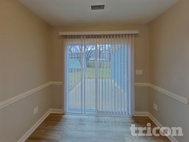 Photo - 1207 Larkspur Dr