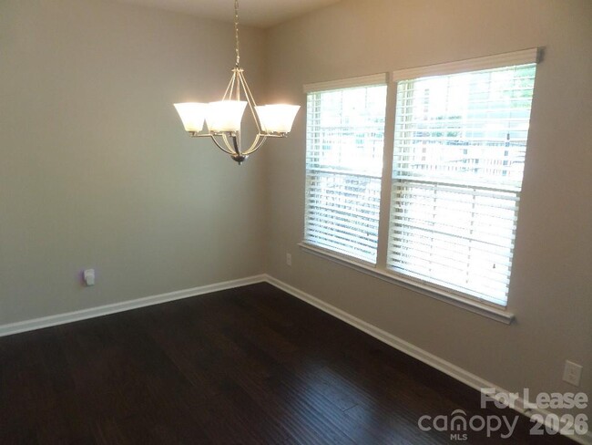 Photo - 3339 Major Samuals Way