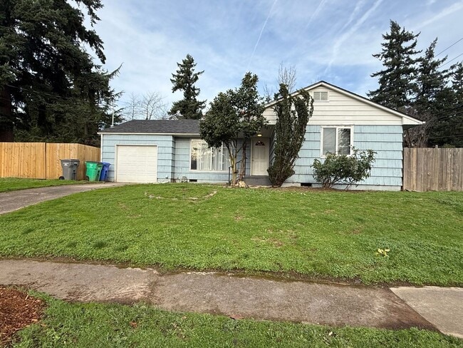 Building Photo - Updated 3-Bedroom Home with Fenced Yard & Garage in Portland