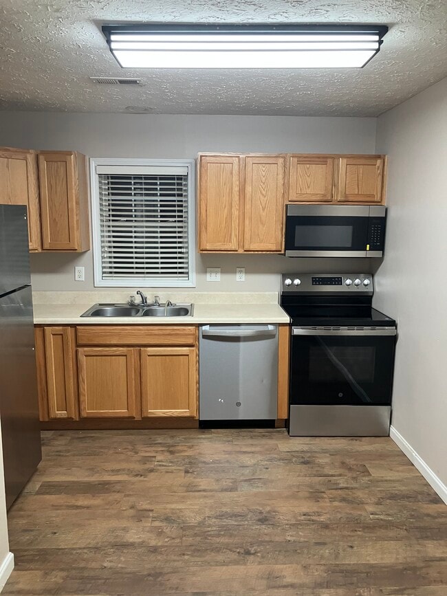 Building Photo - 237 Camelot Dr Unit 237-B