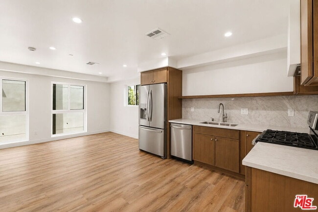 Photo - 1122 Beachwood Dr