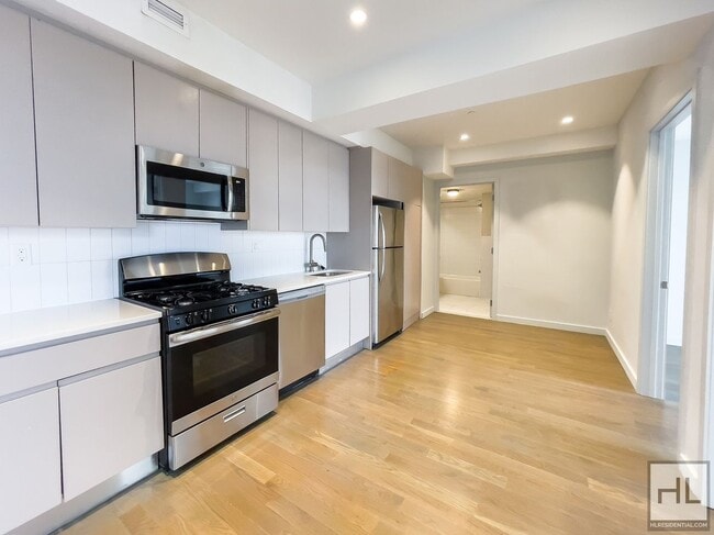 Building Photo - Bushwick Avenue / Spacious 2-Bed 1-Bath / ... Rental
