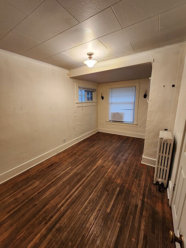 Photo - 415 NE Oak St