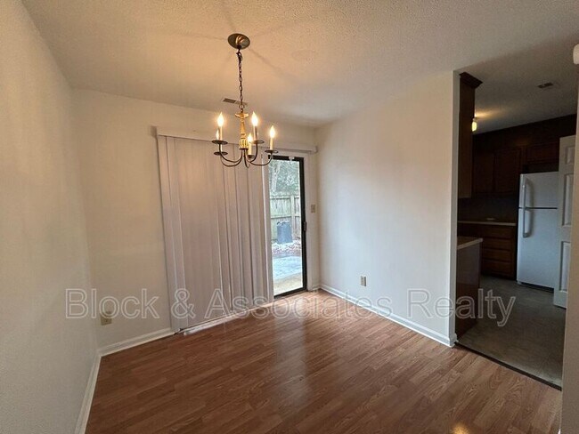 Photo - 405 Herndon Dr