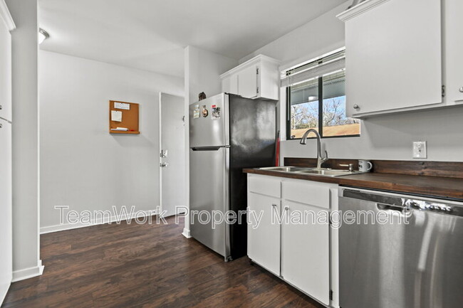 Photo - 2741 Jobee Dr Unidad Apt 5