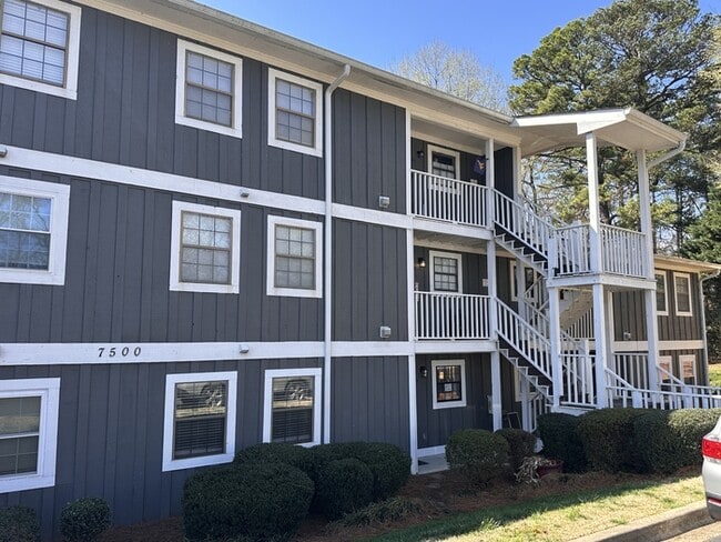 Building Photo - WATERFRONT: 2 BR 2 Bath Ground Level Condo