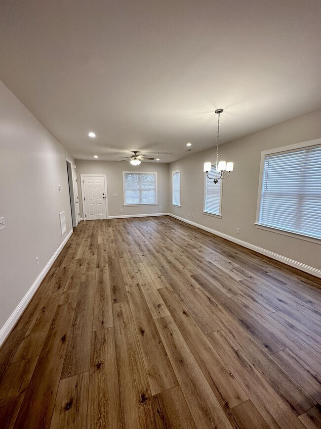 Photo - 708 W Parrish Dr