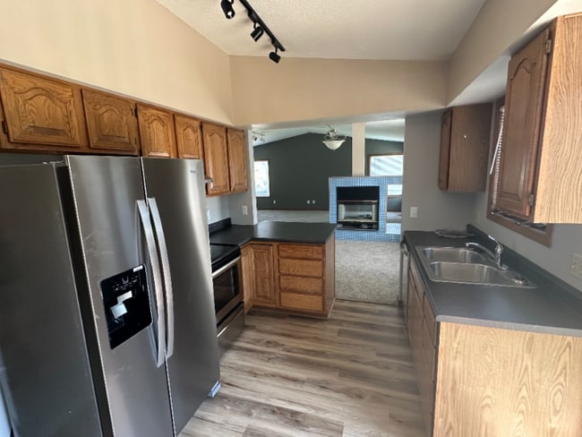 Photo - 605-607 E 57th St Unit 607 E 57th St