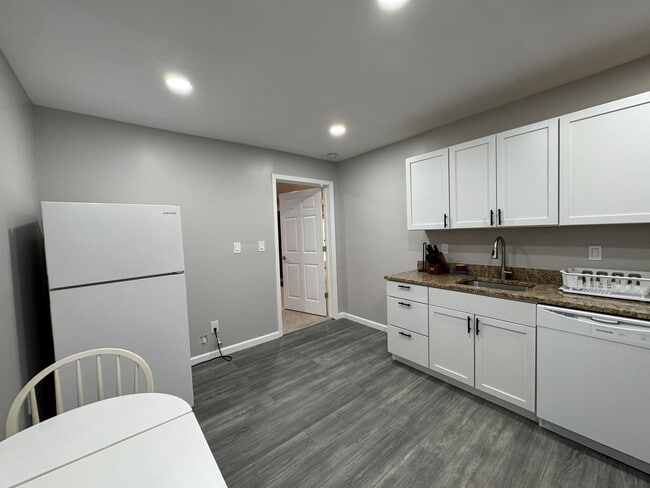 Building Photo - 206 Wewoka Trce Unit 2
