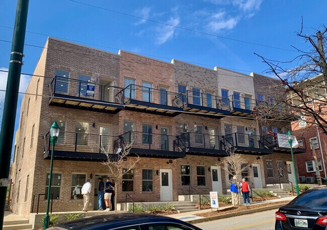 Building Photo - 811 Douglas St Unit 101