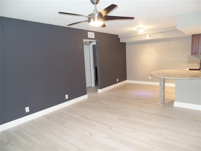 Photo - 5672 Rock Island Rd Unidad 253