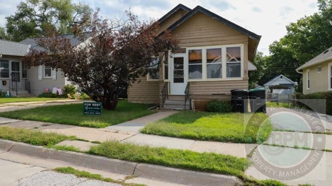 Building Photo - Comfortable 1 Bedroom/1 Bathroom/Aksarben-... Rental
