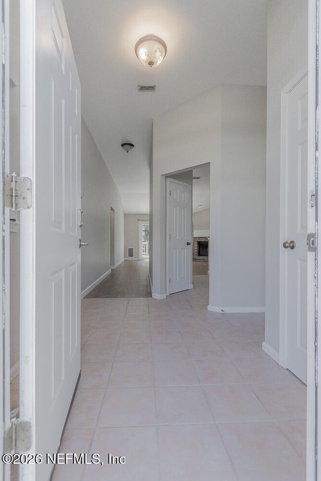 Photo - 1784 Chandelier Cir W