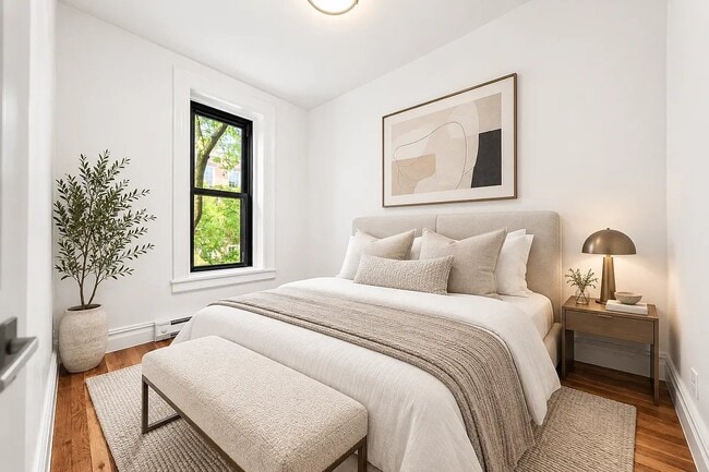 322 W 11th St Unit 17