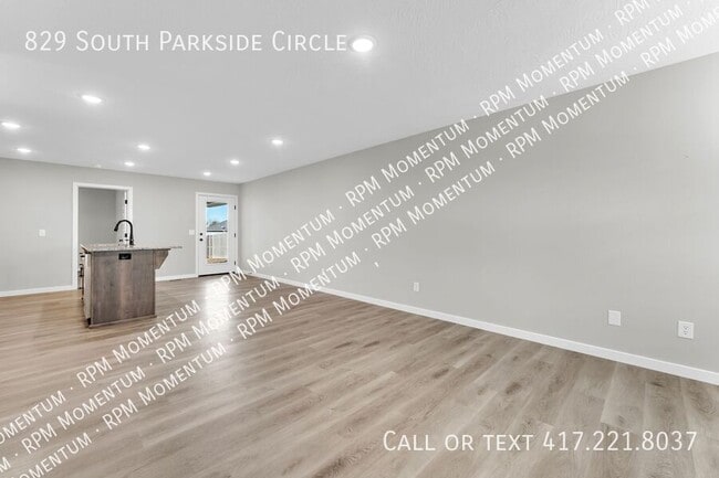 Photo - 829 S Parkside Cir