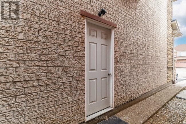 Photo - 220 Castle Oaks Crossing