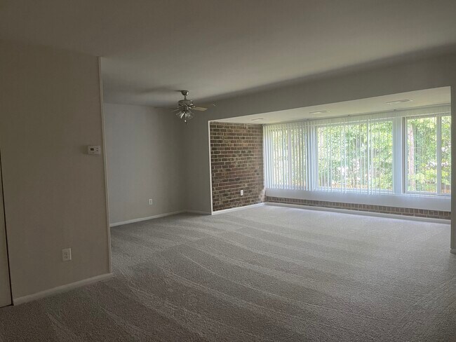 Sunroom - Skyview Apartments