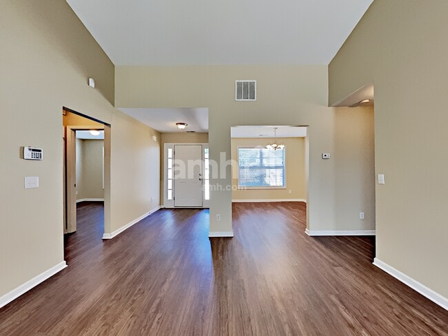 Photo - 6078 Lancelot Ln