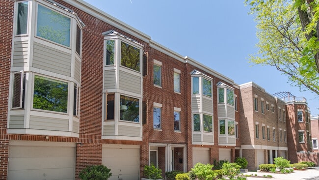 Photo - 2306 N Lakewood Ave Townhome