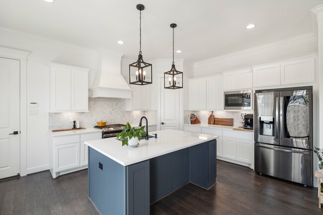 Photo - 817 W 19th St