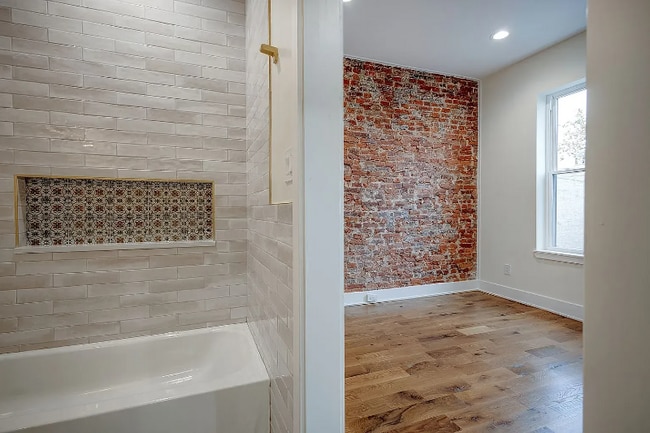 Photo - 2836 W Diamond St Unidad B207