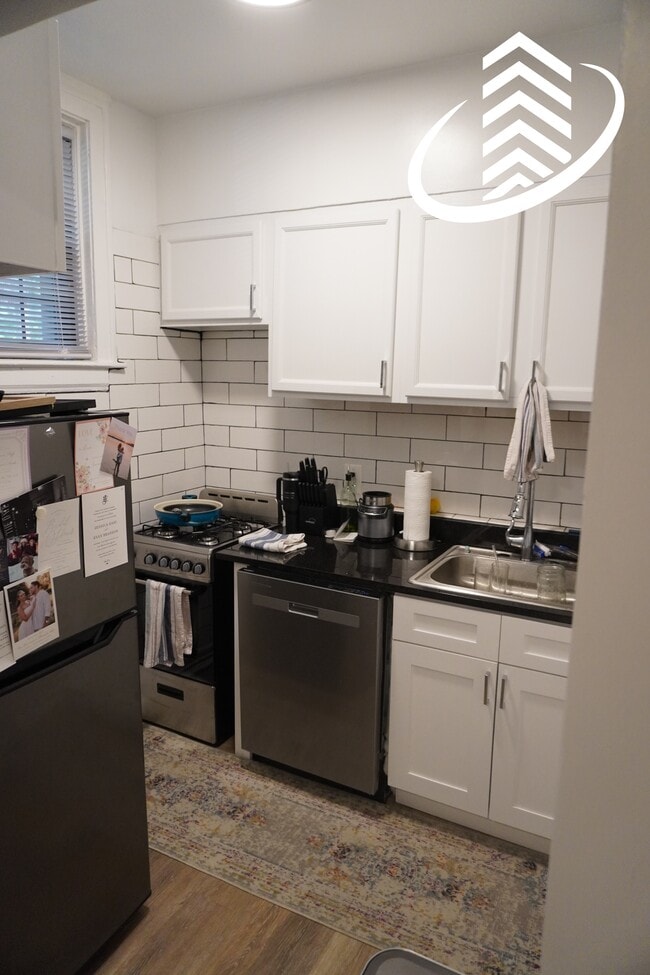 Photo - 426 W Briar Pl Unit B1