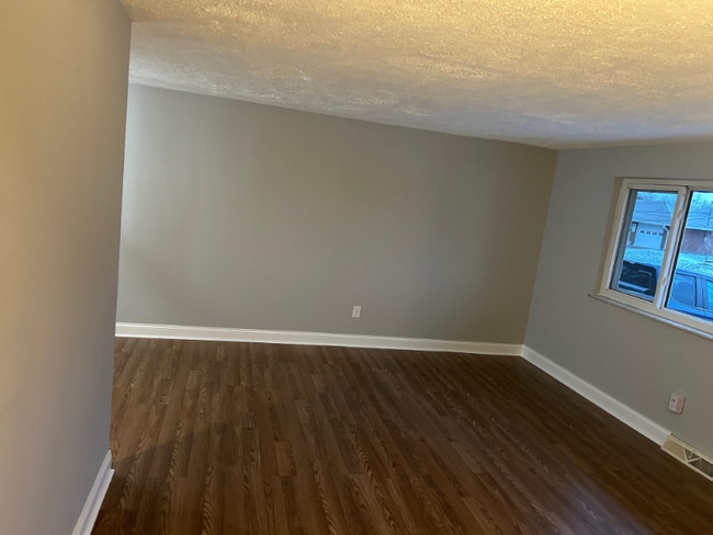 Photo - 907 Birchwood Dr