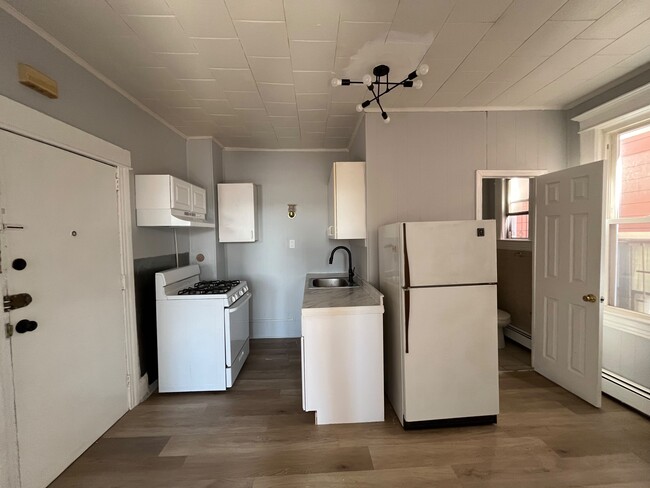 Photo - 187 Avenue E