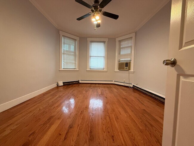 Photo - 321 Avenue C