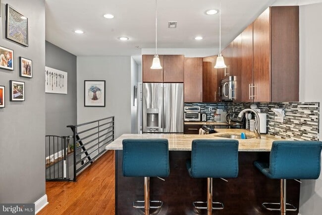 Photo - 2115 Carpenter St