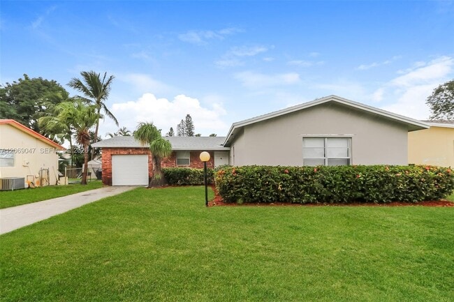 Building Photo - 9749 Sandalfoot Blvd