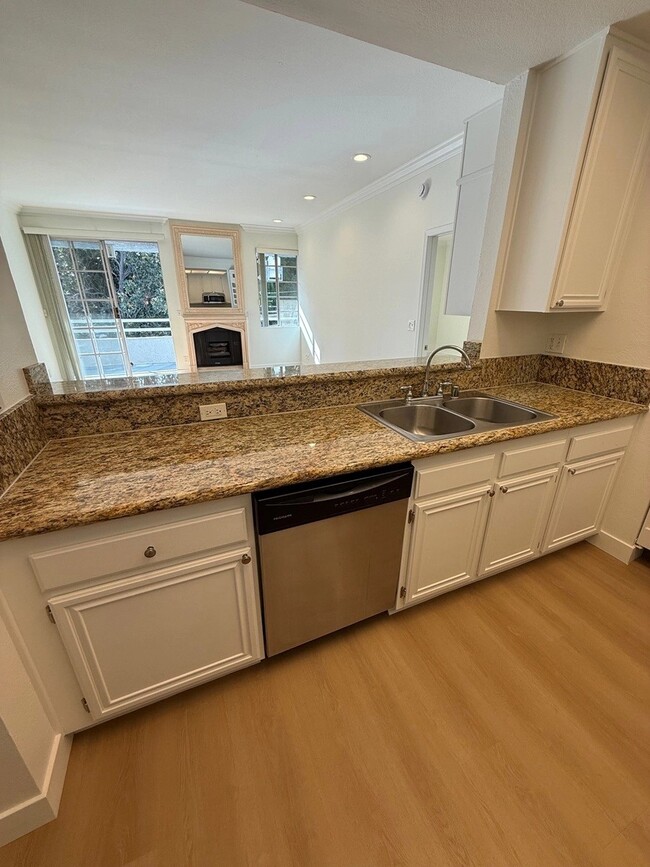 Photo - 15507 Moorpark St Unit 205