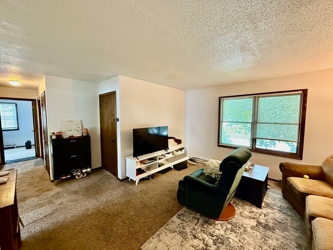 Photo - 620 7th Ave NW