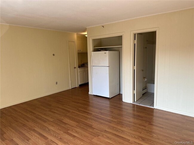 Building Photo - 349 Hooker Ave Unit 6