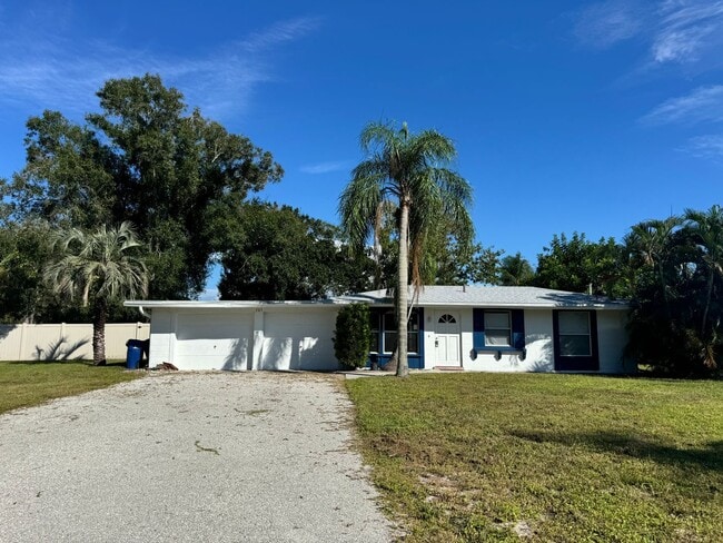 Building Photo - 2/2 with Fenced Yard, Garage and Laundry, ... Rental
