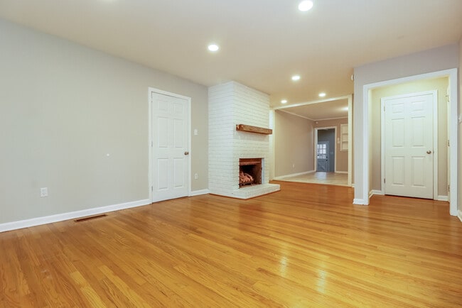 Photo - 114 Live Oak Rd