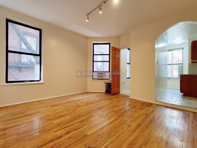 Photo - 3133 Broadway Unidad 11