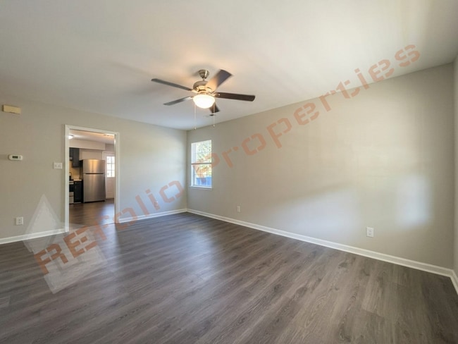 Photo - 601 Larchwood Dr
