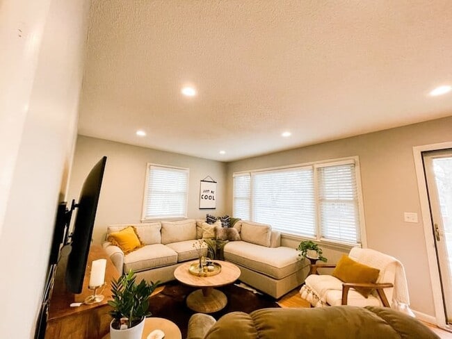 Photo - 2000 N 58th St