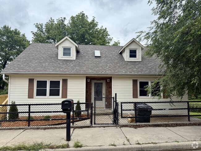 Building Photo - 1311 Shawnee St Rental