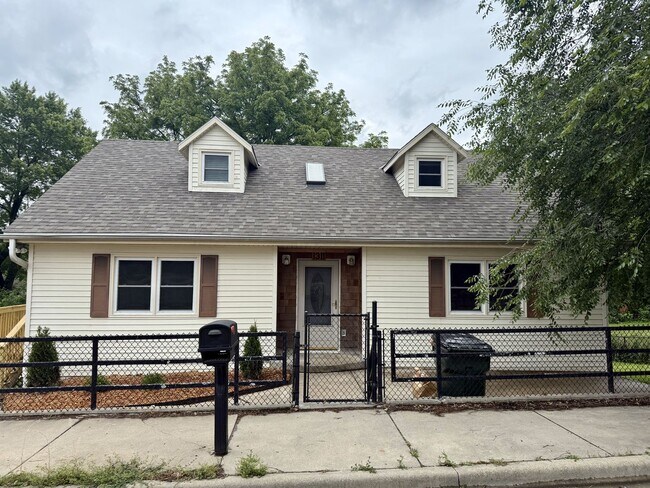 Photo - 1311 Shawnee St House