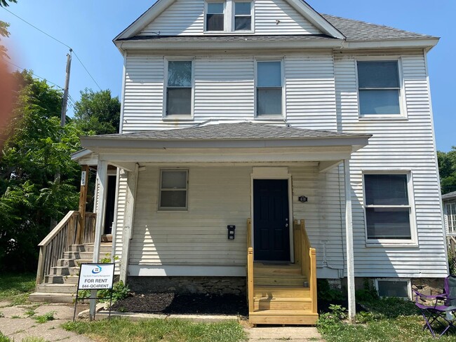 Building Photo - 618 Douglas Ct Unit 2
