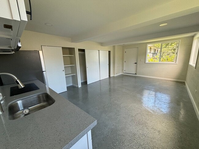 1716 Kuikele St Unidad Studio