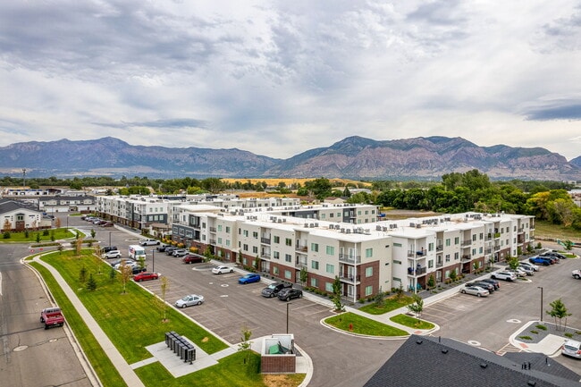 11 West Apartments & Townhomes