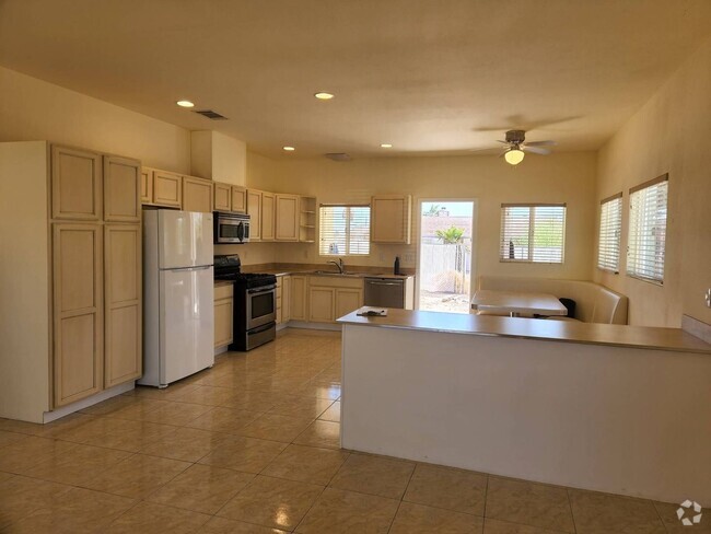 Building Photo - Must See Beautiful Home!