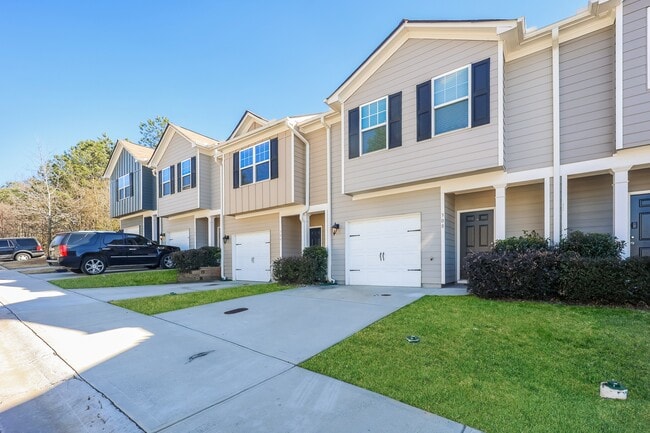 Photo - 308 Highwood Ln