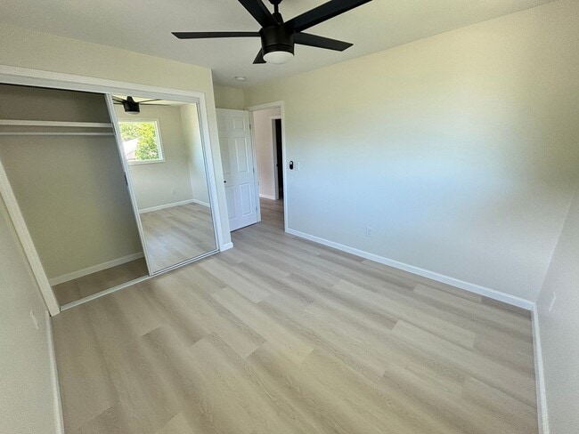 Building Photo - 1716 Kuikele St Unit Middle 2 Bed Rental